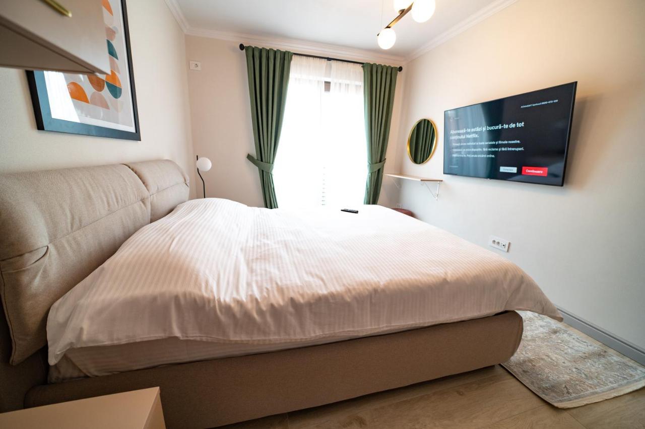 First Apartments Focşani Extérieur photo