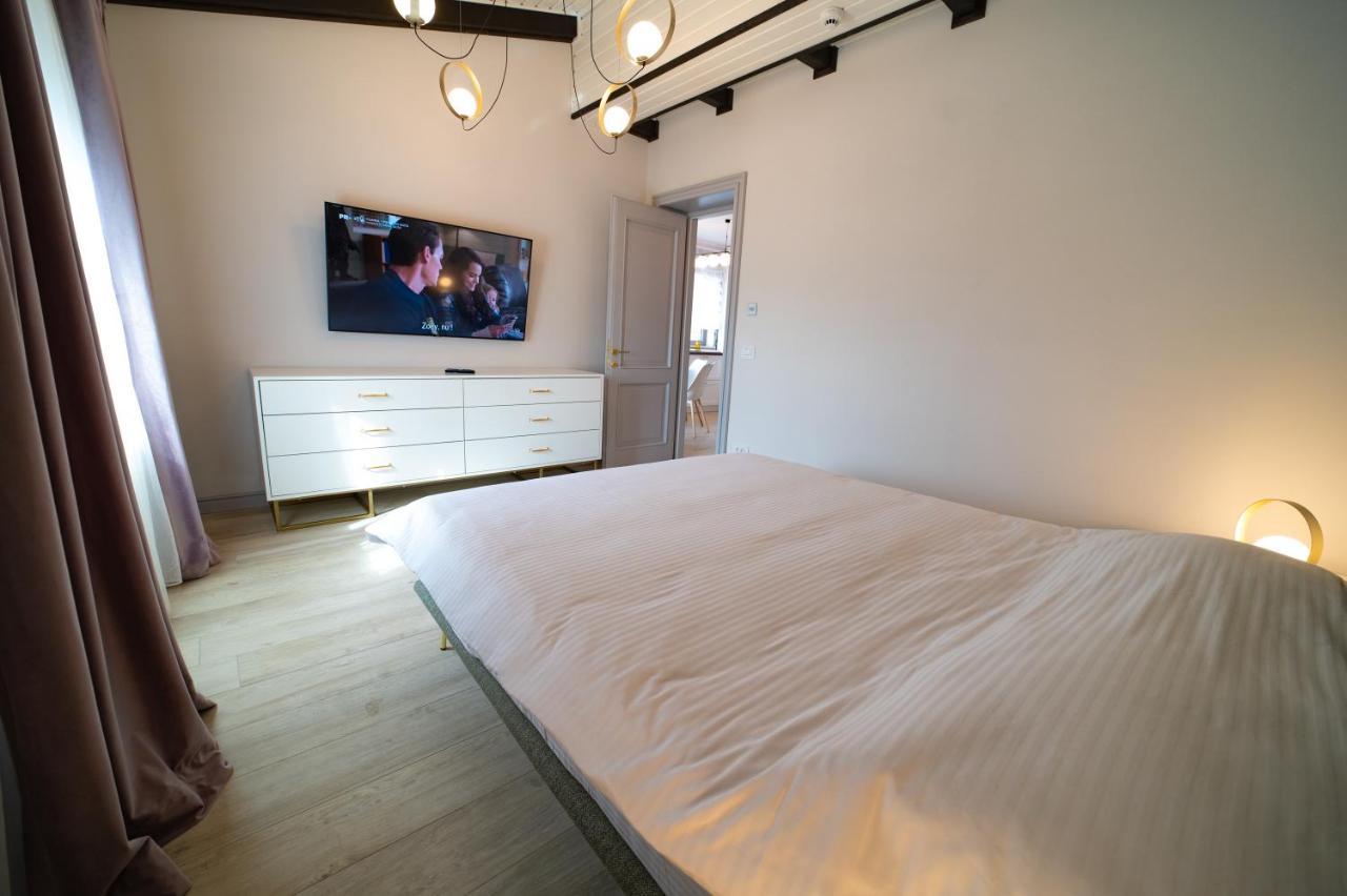 First Apartments Focşani Extérieur photo