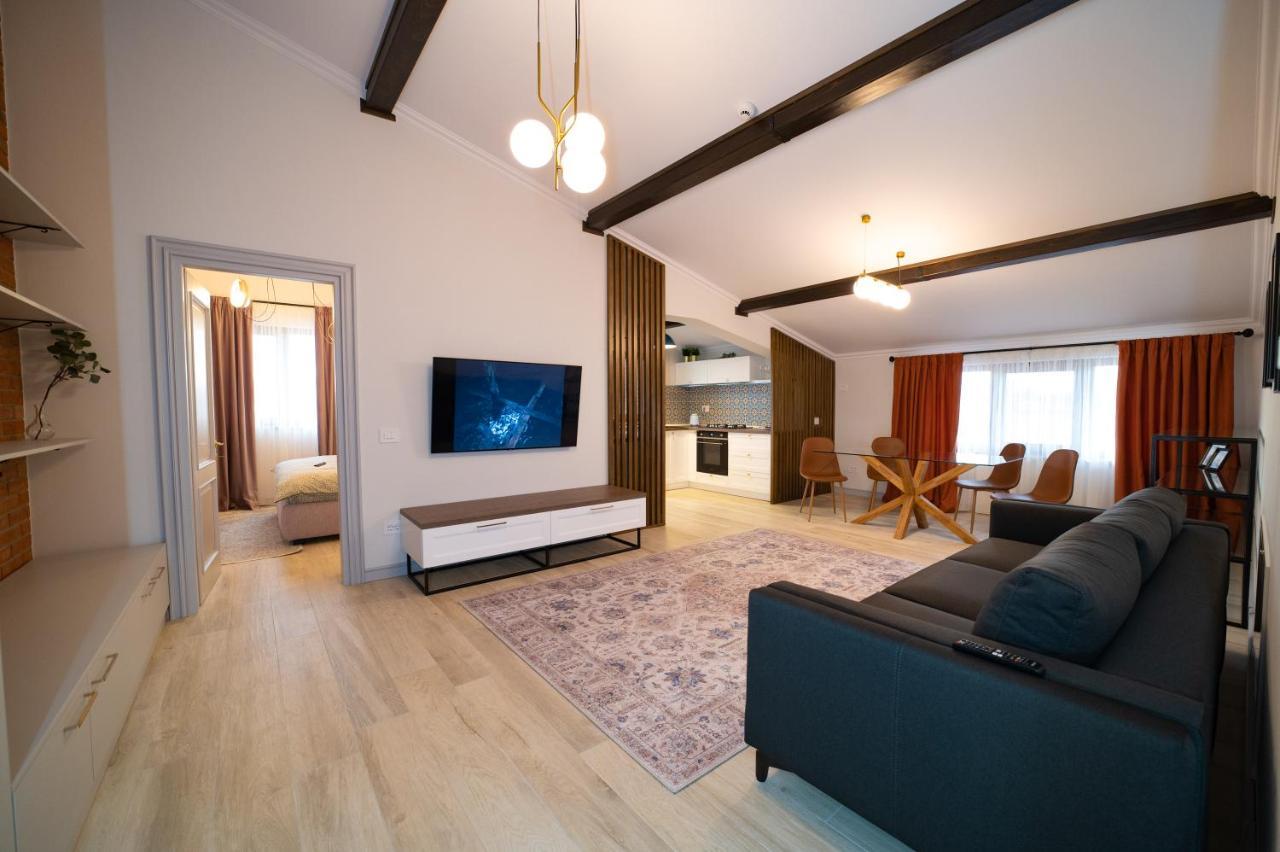 First Apartments Focşani Extérieur photo