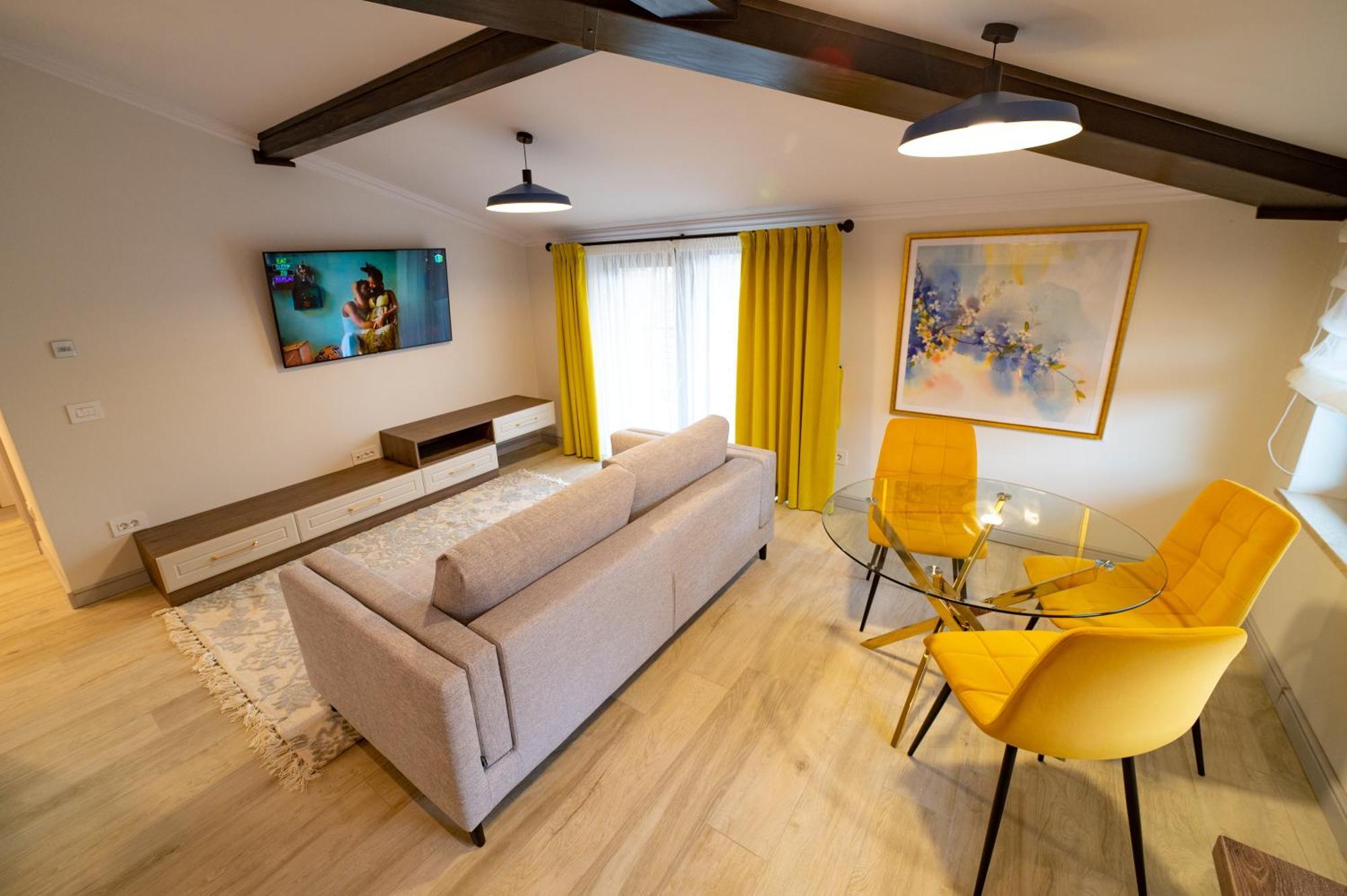 First Apartments Focşani Extérieur photo