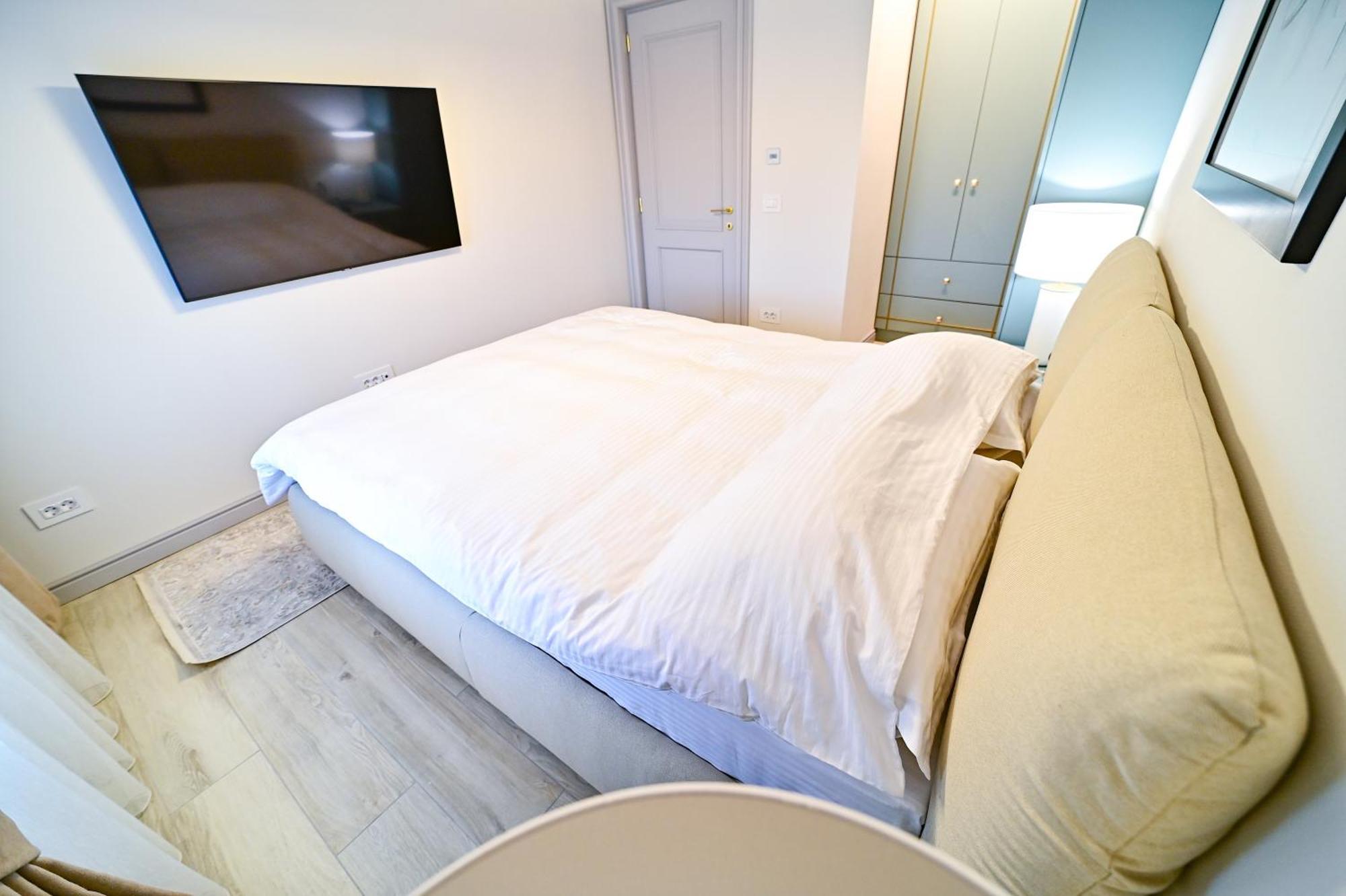 First Apartments Focşani Extérieur photo