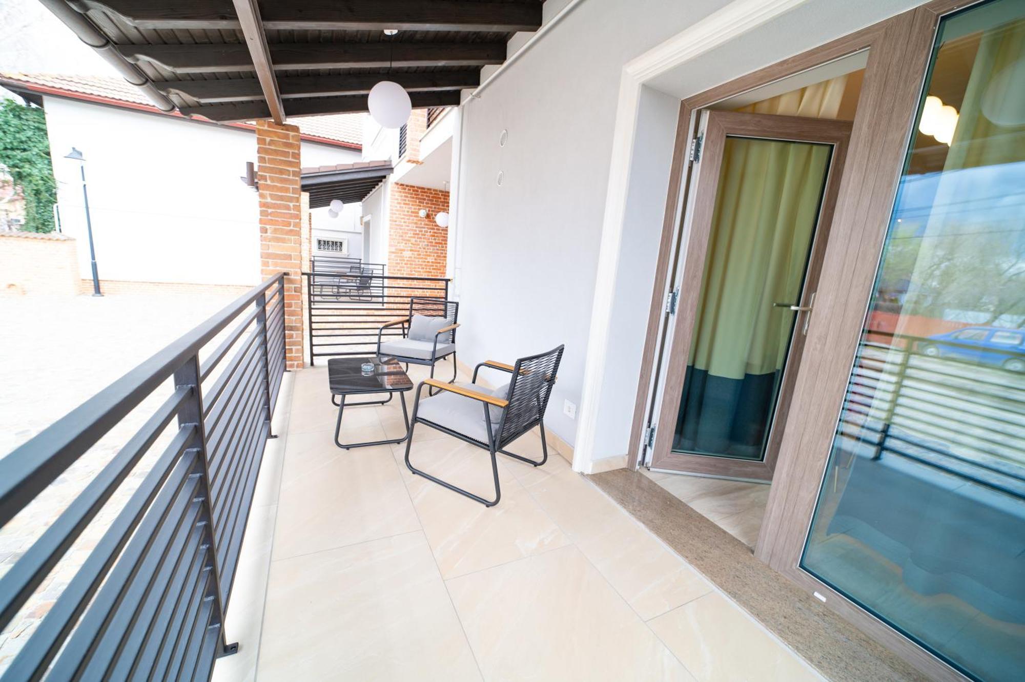 First Apartments Focşani Extérieur photo
