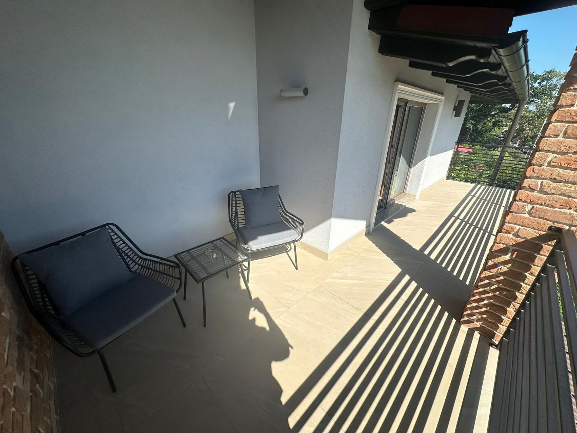 First Apartments Focşani Extérieur photo